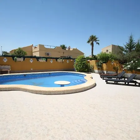 Prázdninový dům Agradable Con Piscina