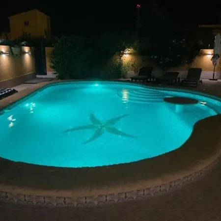 Prázdninový dům Agradable Con Piscina *
