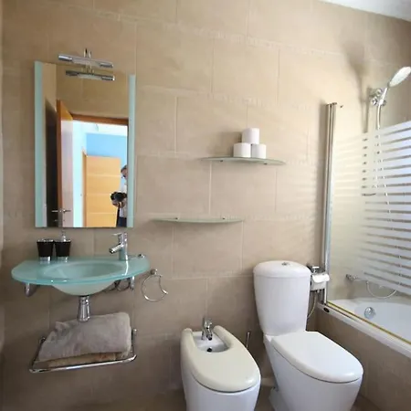 Agradable Con Piscina Prázdninový dům *